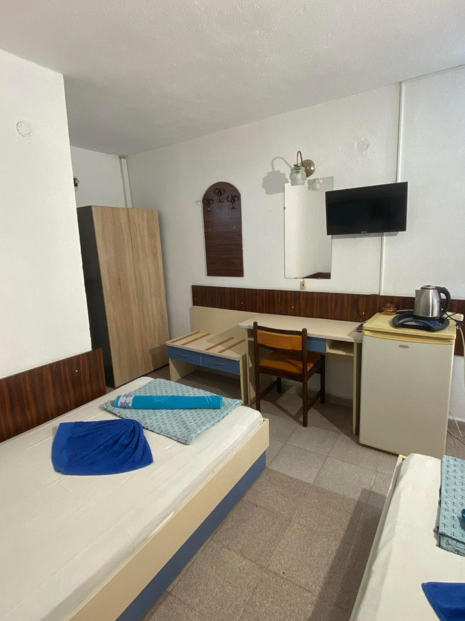 Family Hotel Julian كرانيفو المظهر الخارجي الصورة