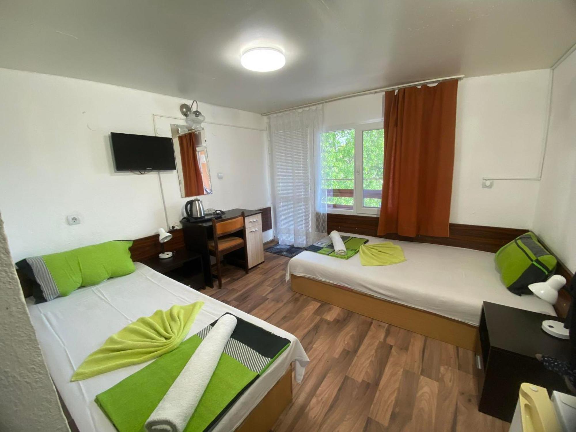 Family Hotel Julian كرانيفو المظهر الخارجي الصورة