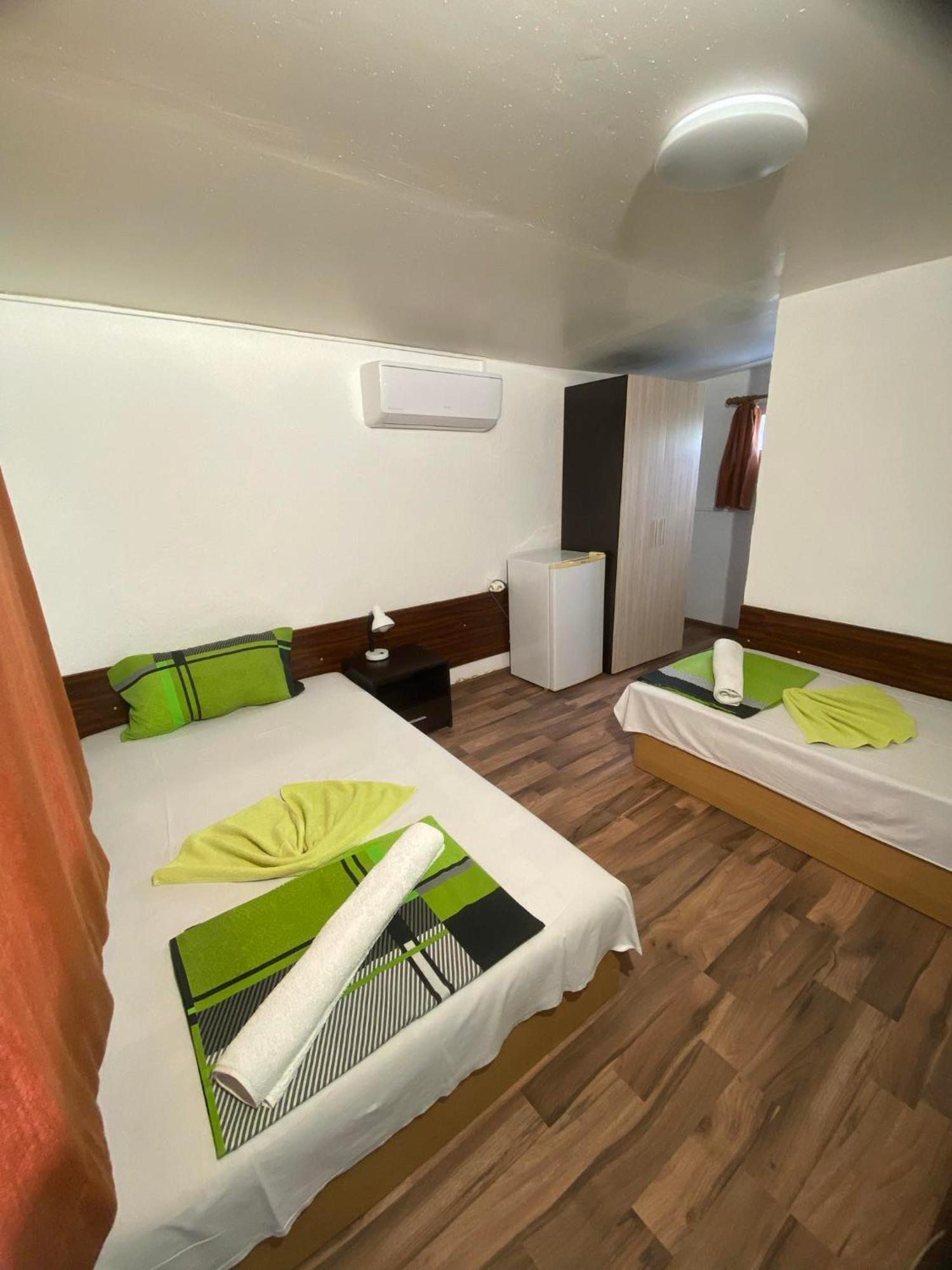 Family Hotel Julian كرانيفو المظهر الخارجي الصورة
