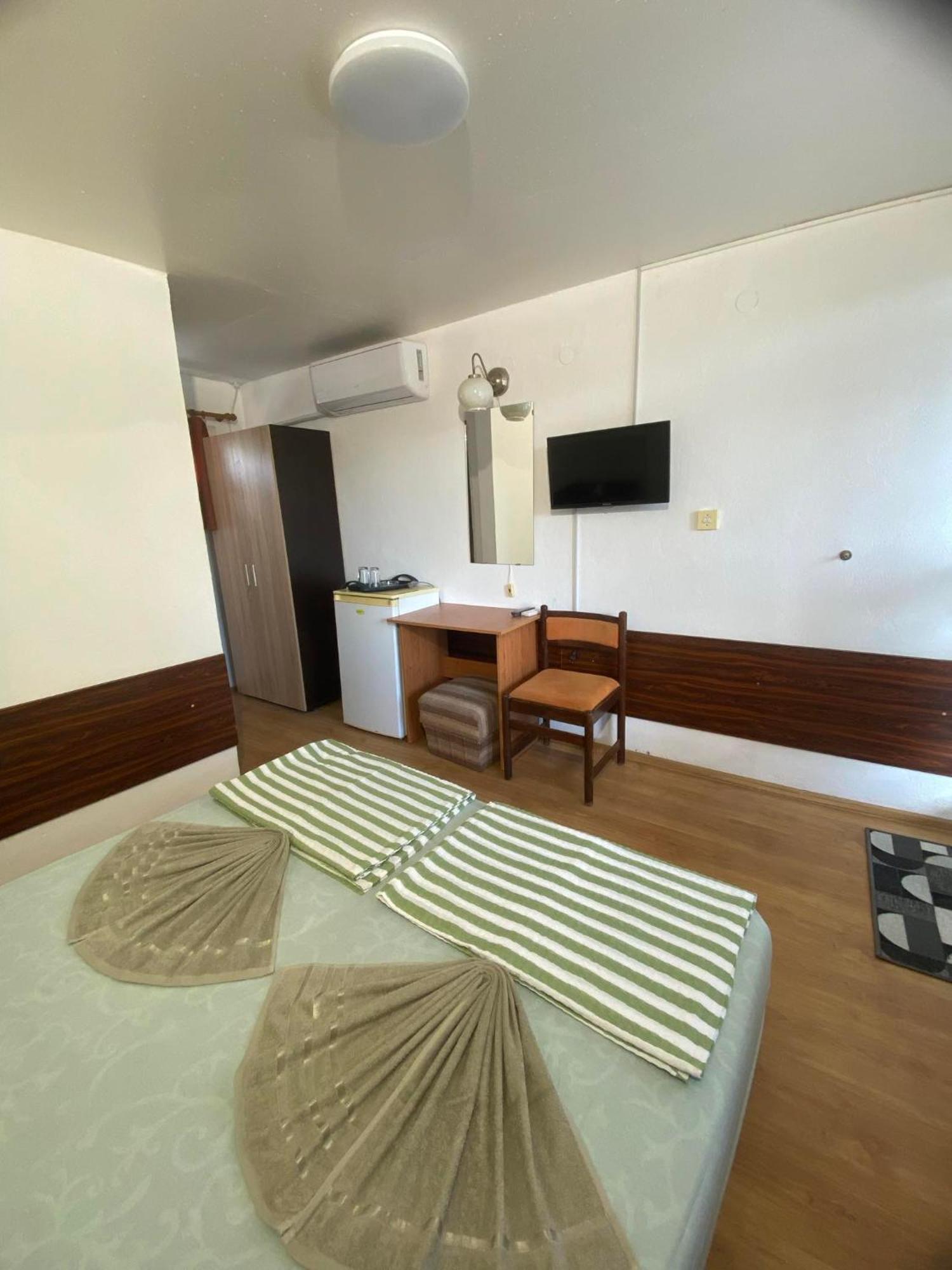 Family Hotel Julian كرانيفو المظهر الخارجي الصورة